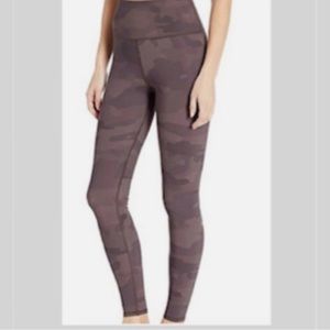 ALO Vapor purple camo leggings. Great condition